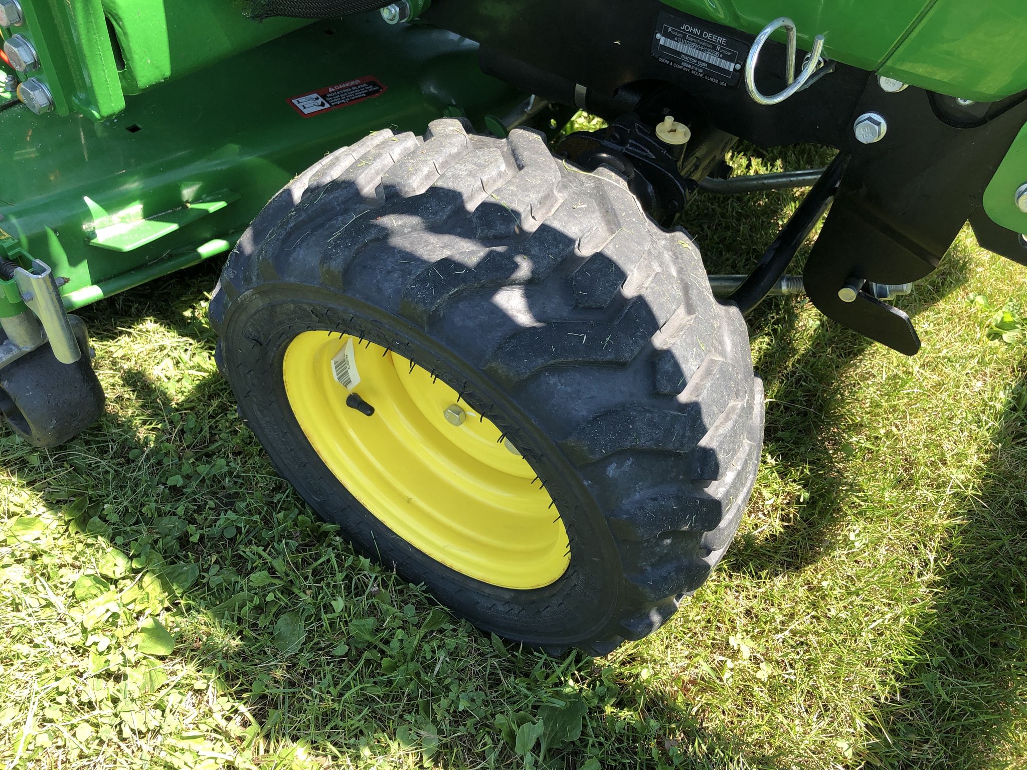 2017 John Deere 1025R Image 27