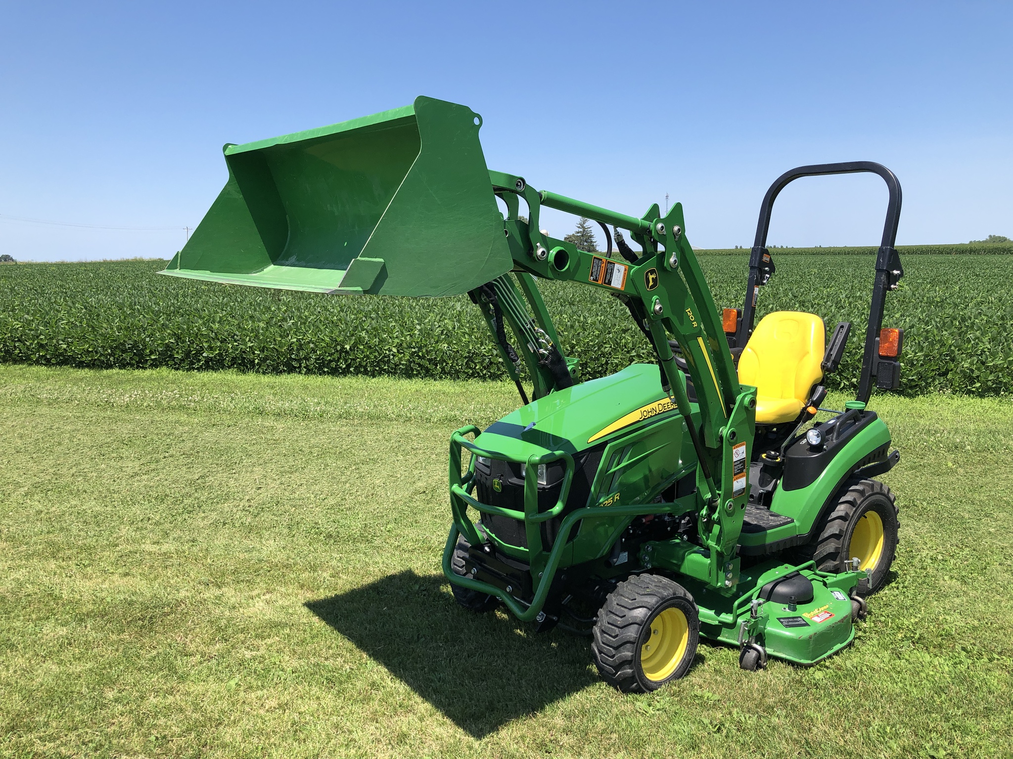 2017 John Deere 1025R Image 13