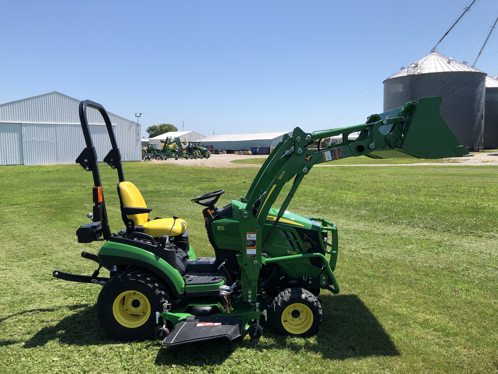 2017 John Deere 1025R Image 15