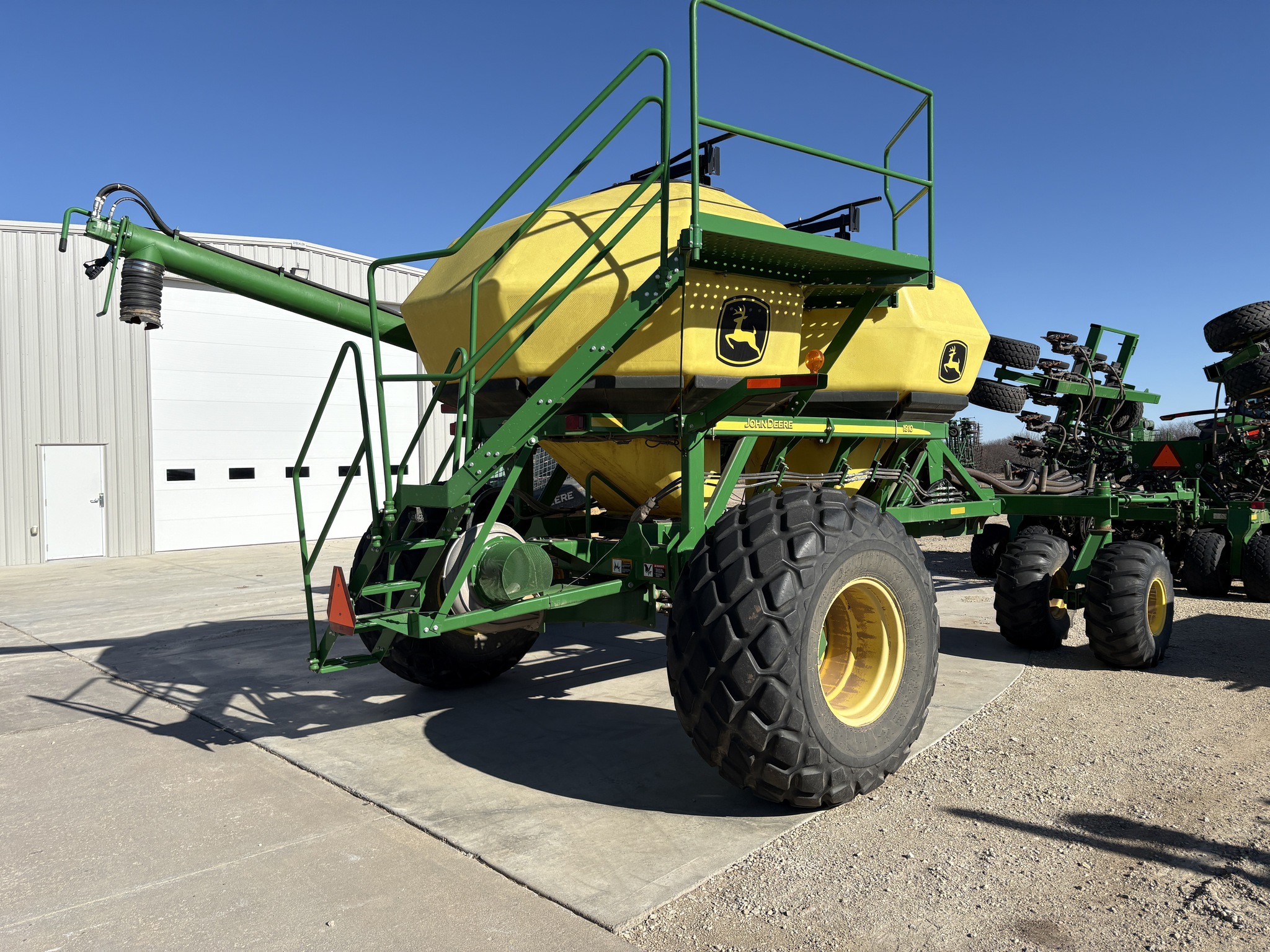 2015 John Deere 1890 Image 4