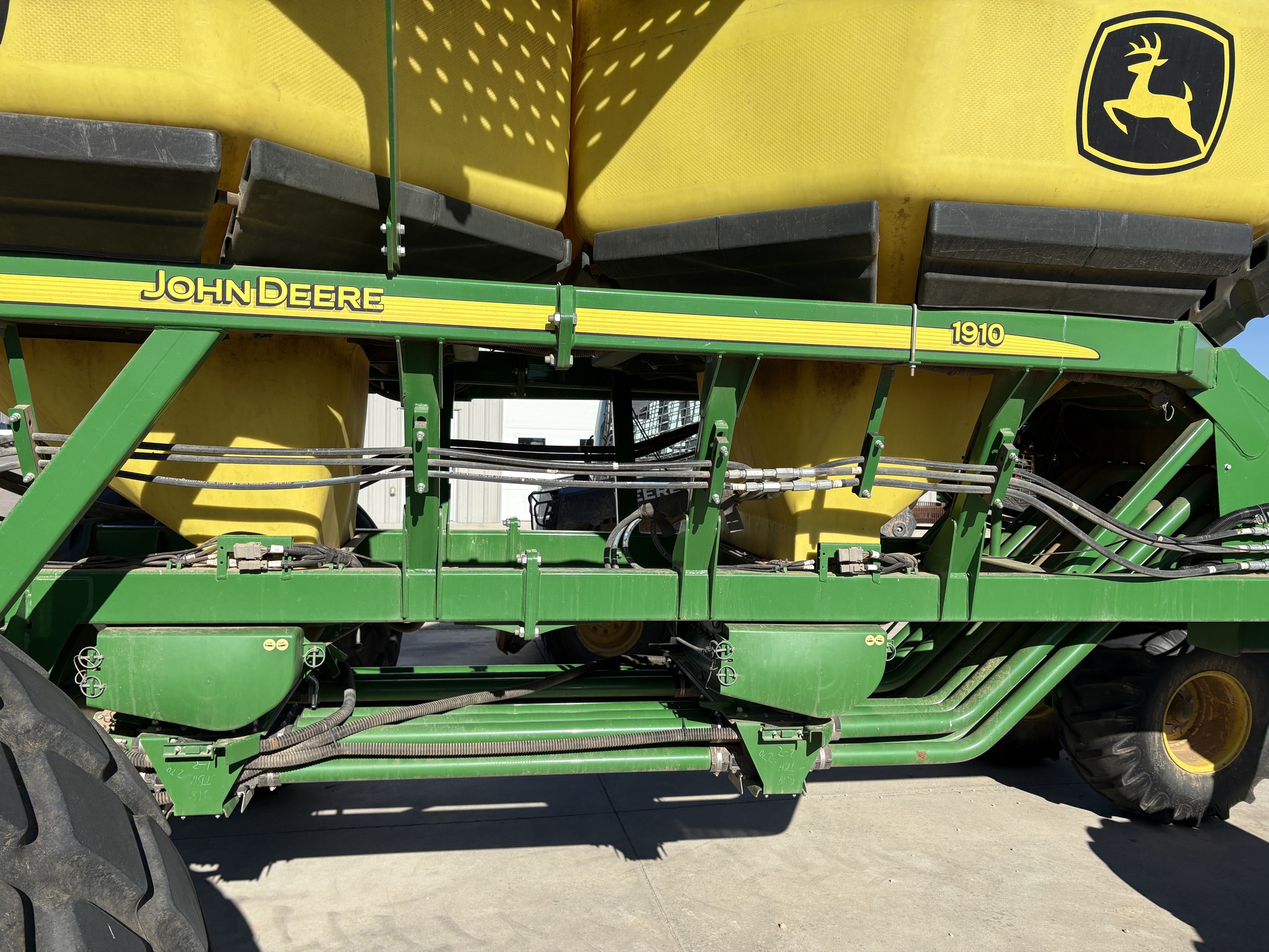 2015 John Deere 1890 Image 16