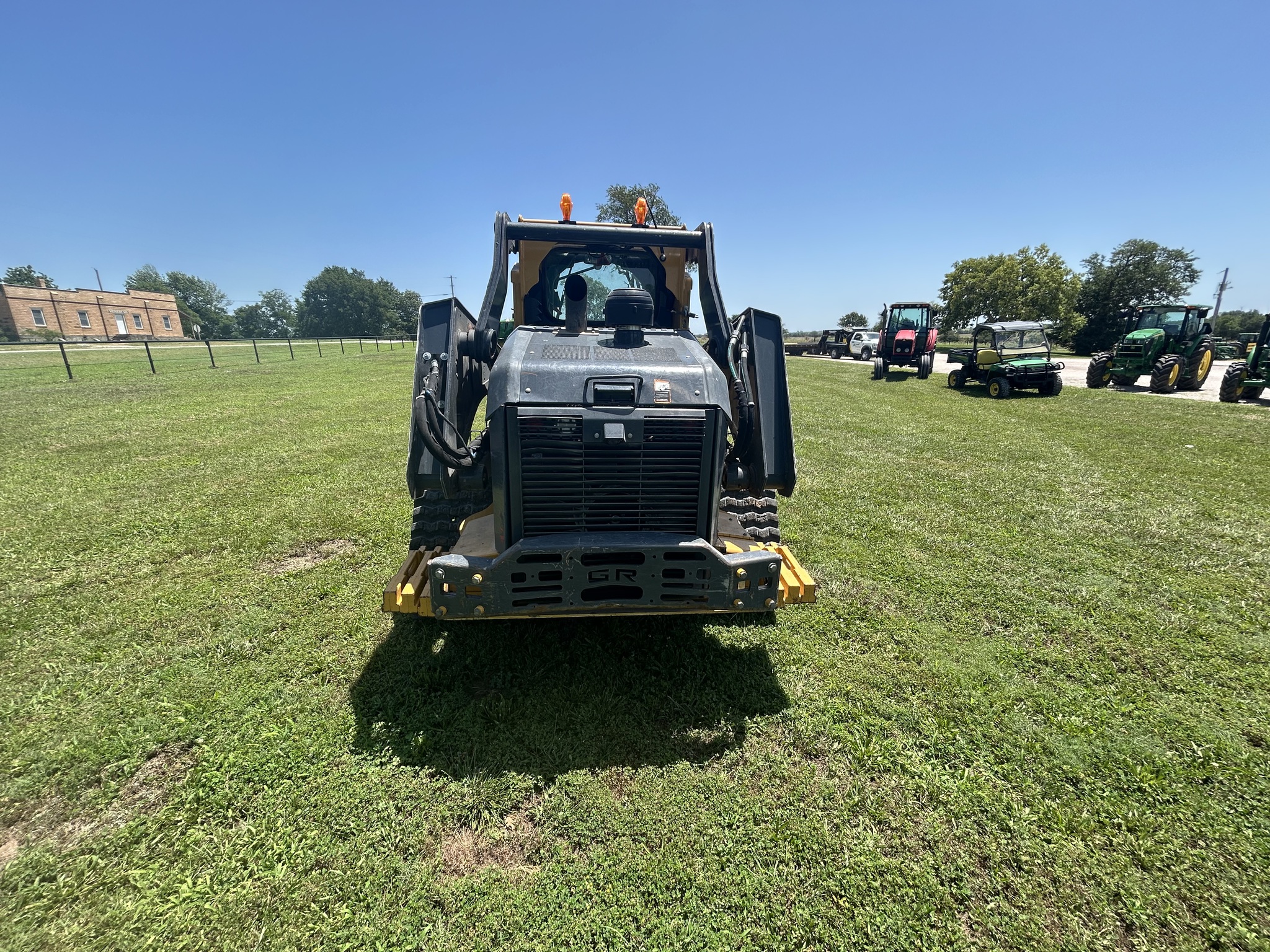  2018 John Deere 333G at Heritage Tractor in Lockwood, MO