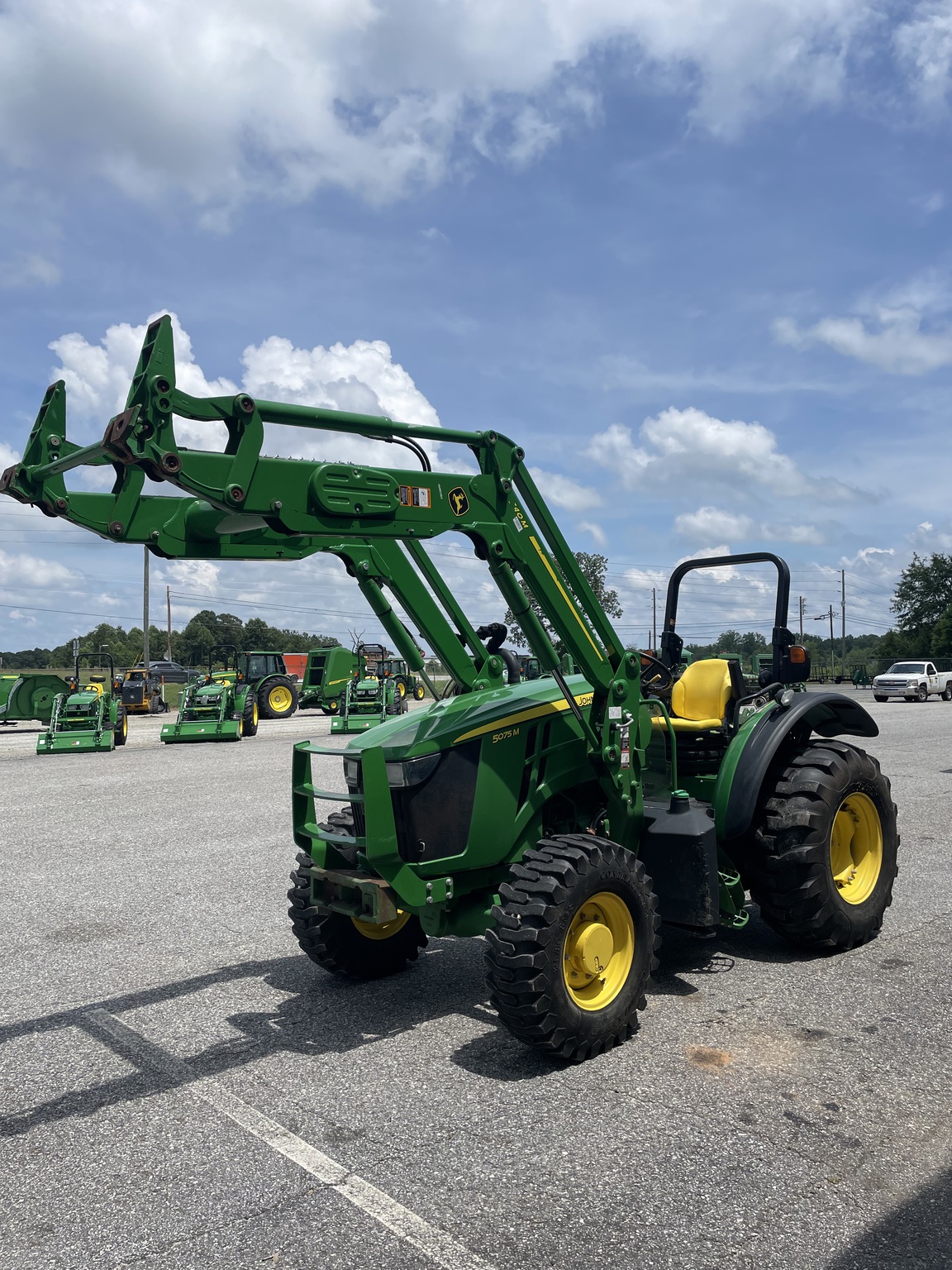 2018 John Deere 5075M Image 2