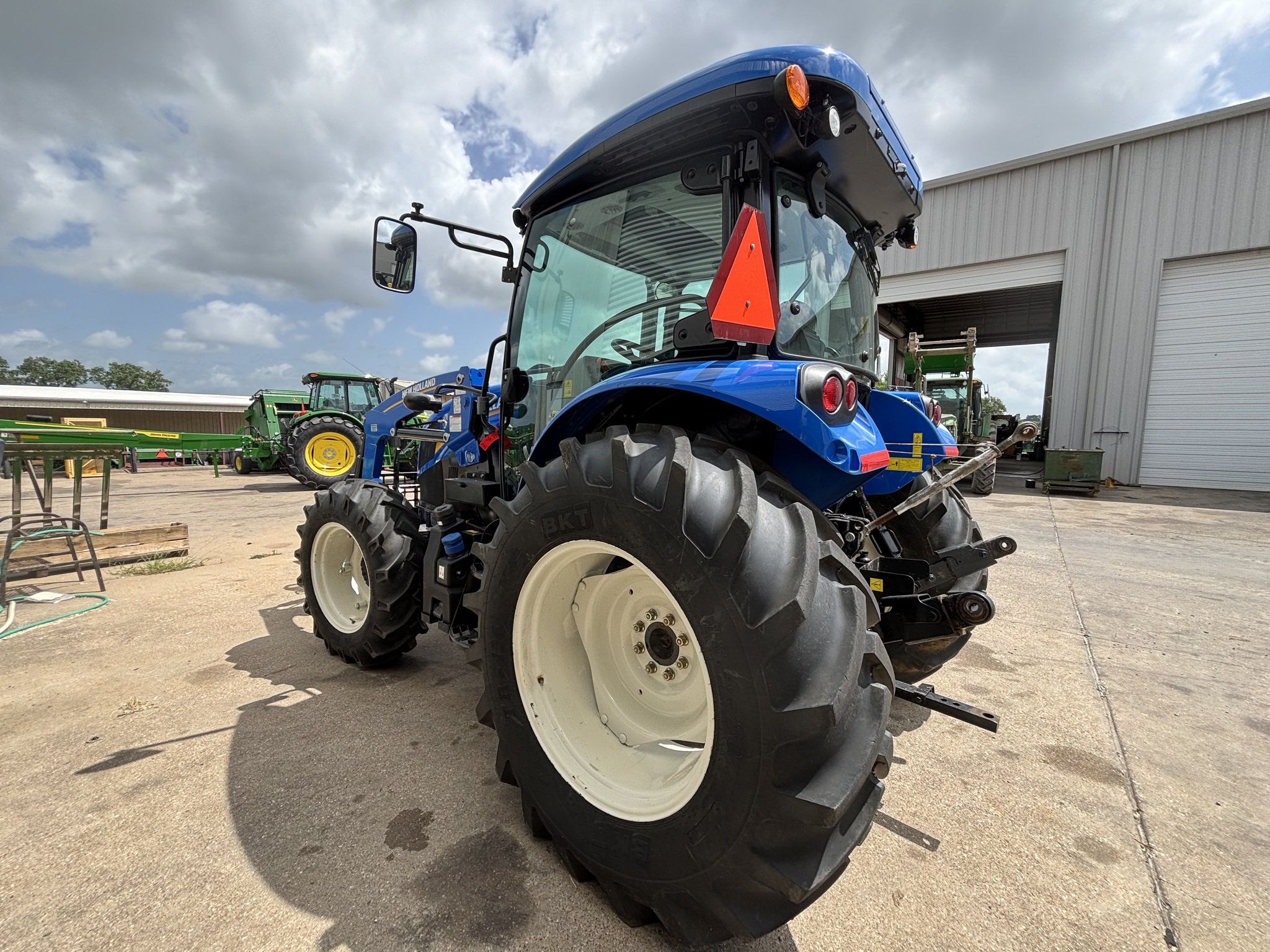 2022 New Holland Workmaster 95 Image 9