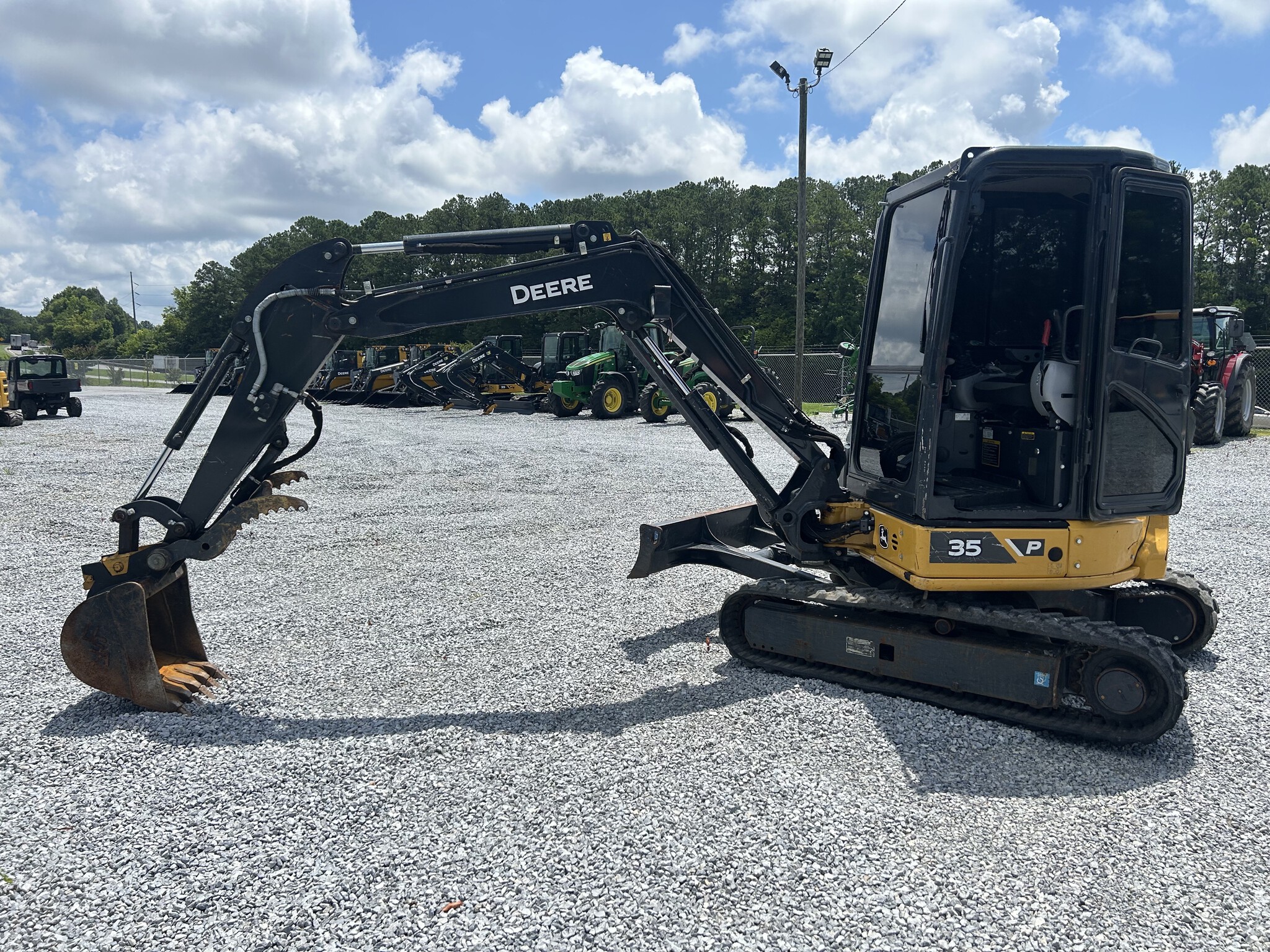 2023 John Deere 35 P Image 1
