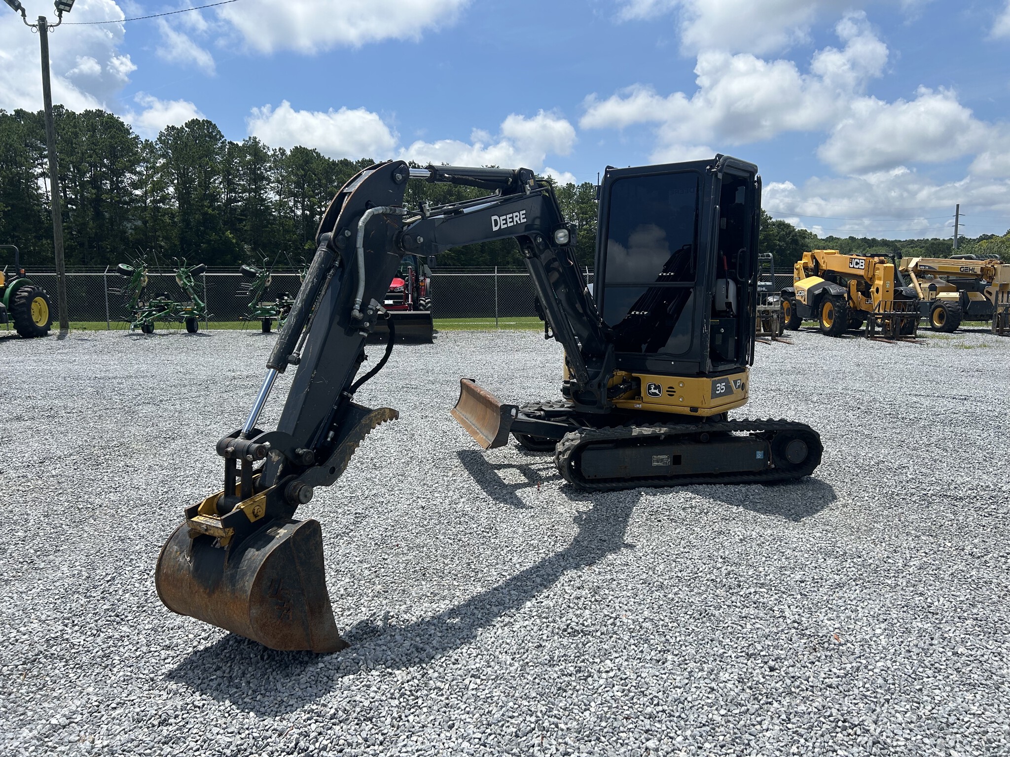 2023 John Deere 35 P Image 2