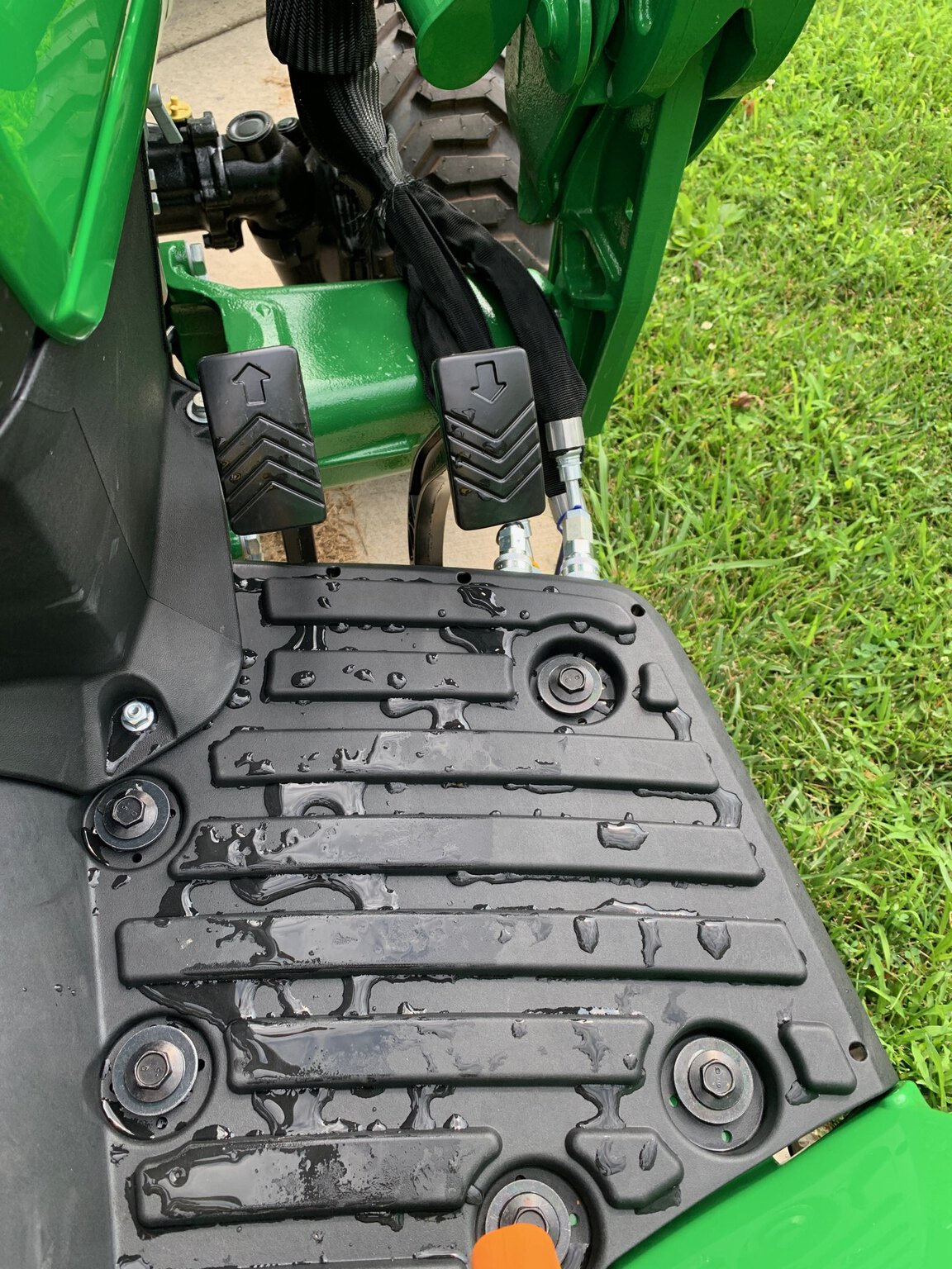 2025 John Deere 1023E Image 9