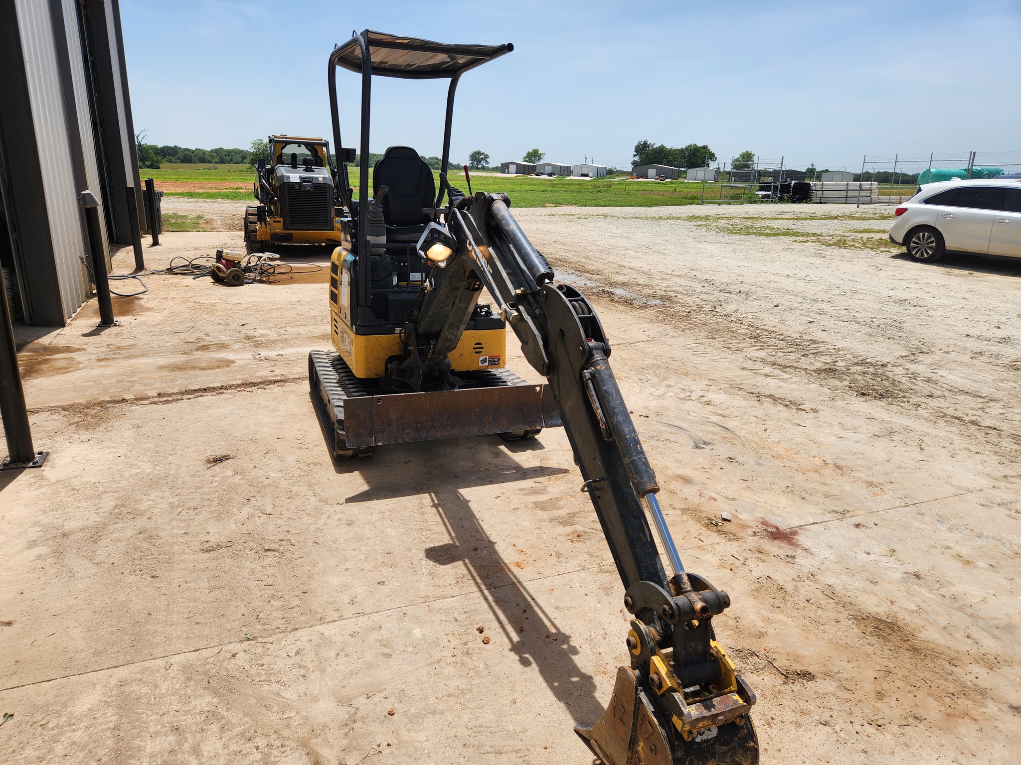 2023 John Deere 17G Image 4