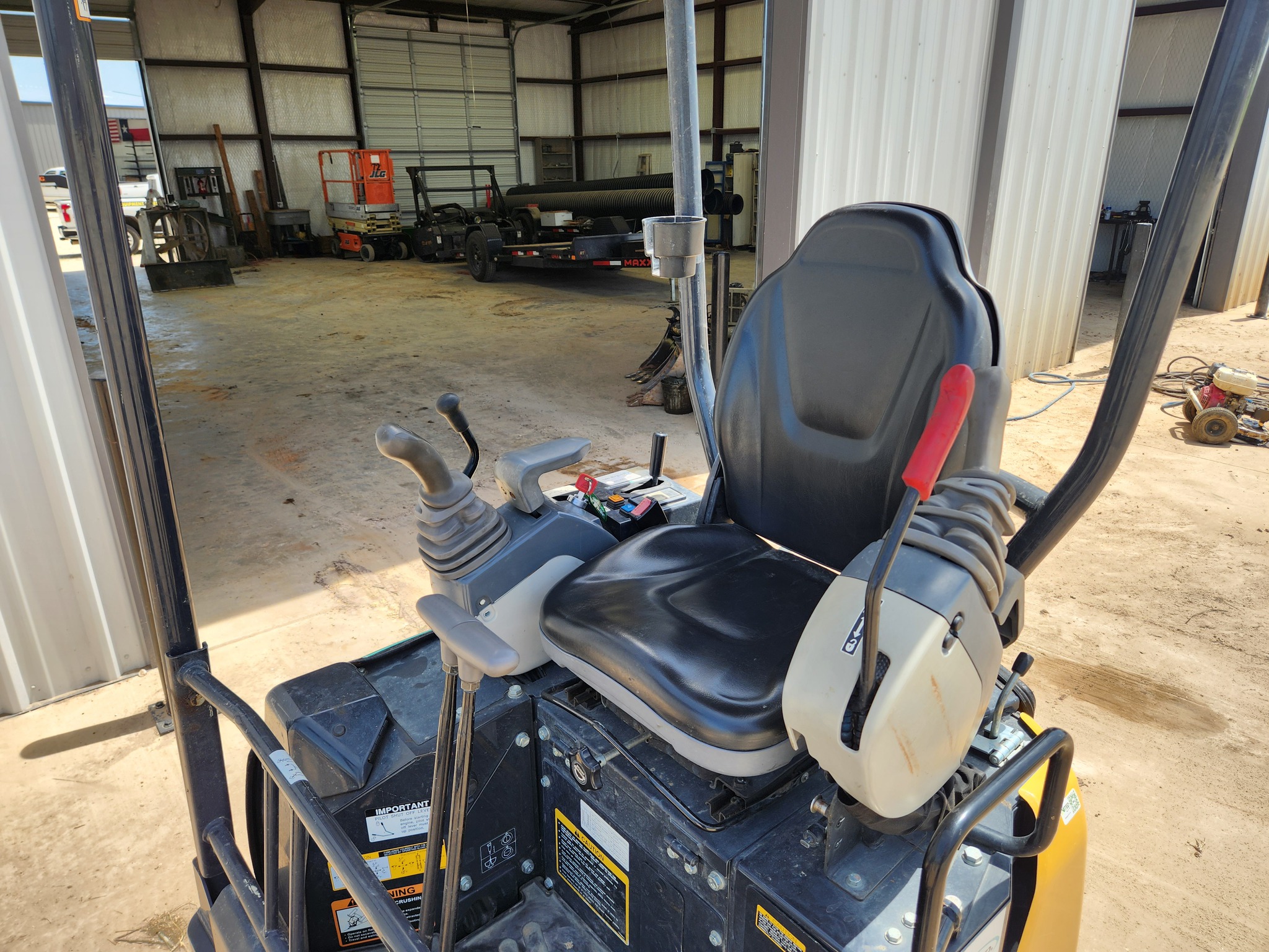 2023 John Deere 17G Image 10