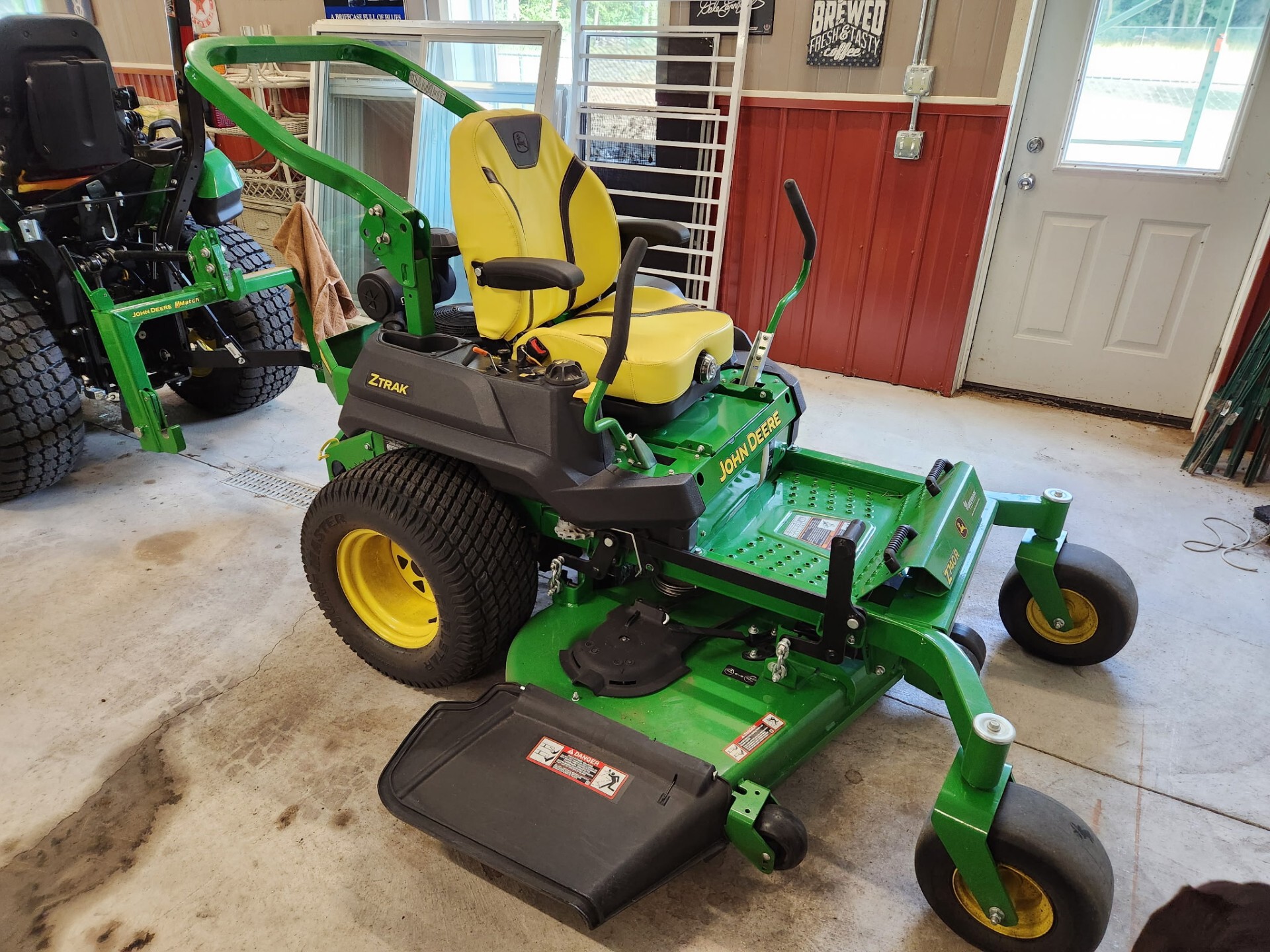 2019 John Deere Z740R Image 1