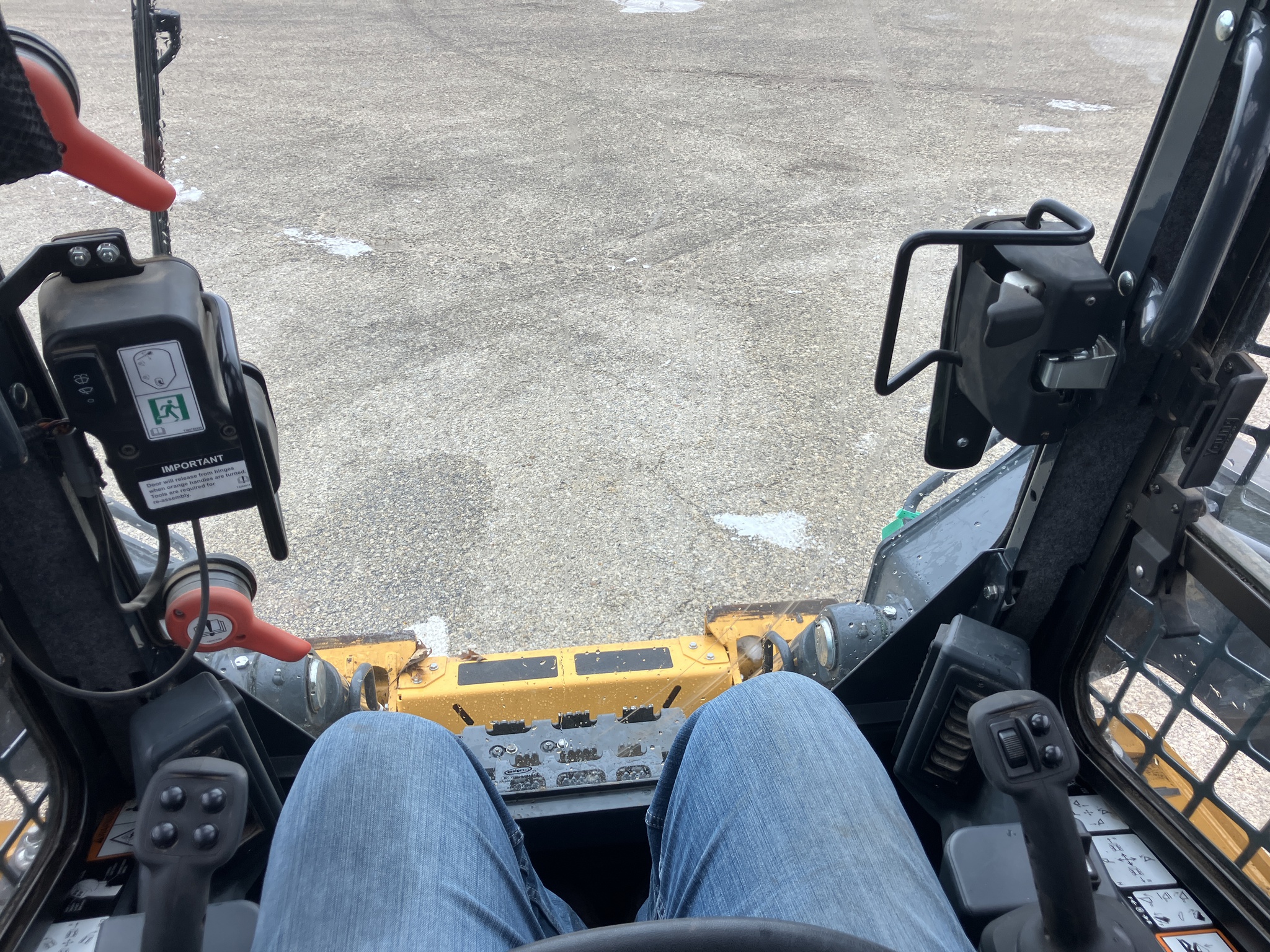 2023 John Deere 331G Image 13