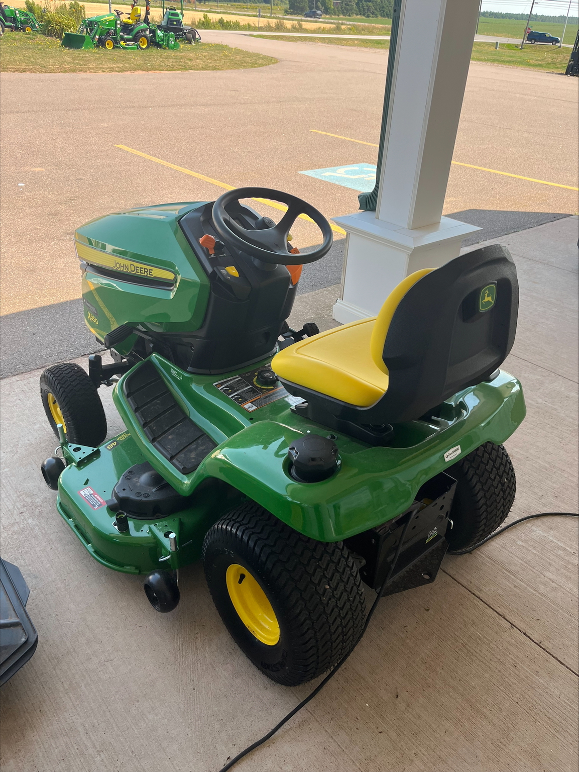 2025 John Deere X350 Image 3