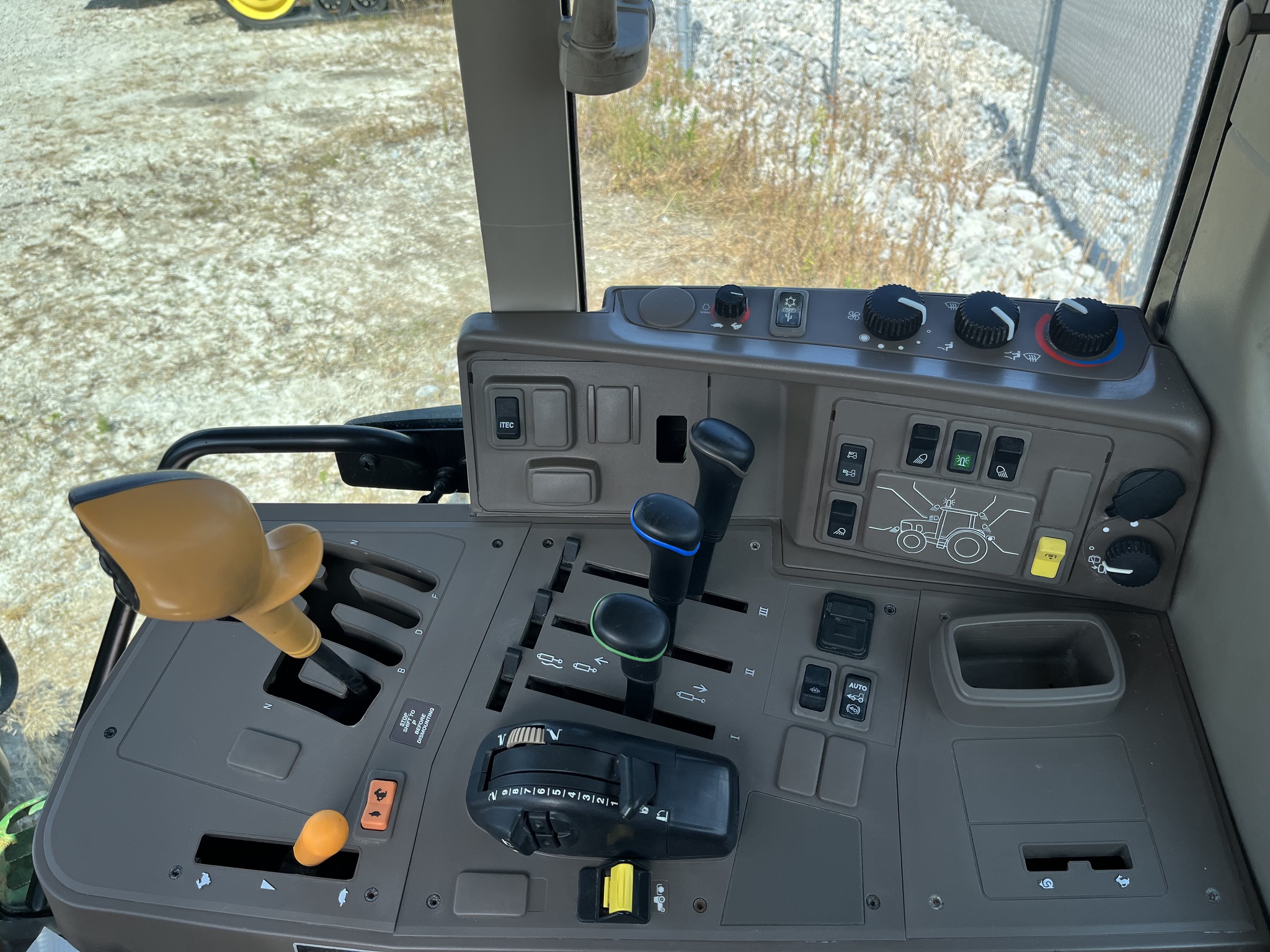 2018 John Deere 6110M Image 21