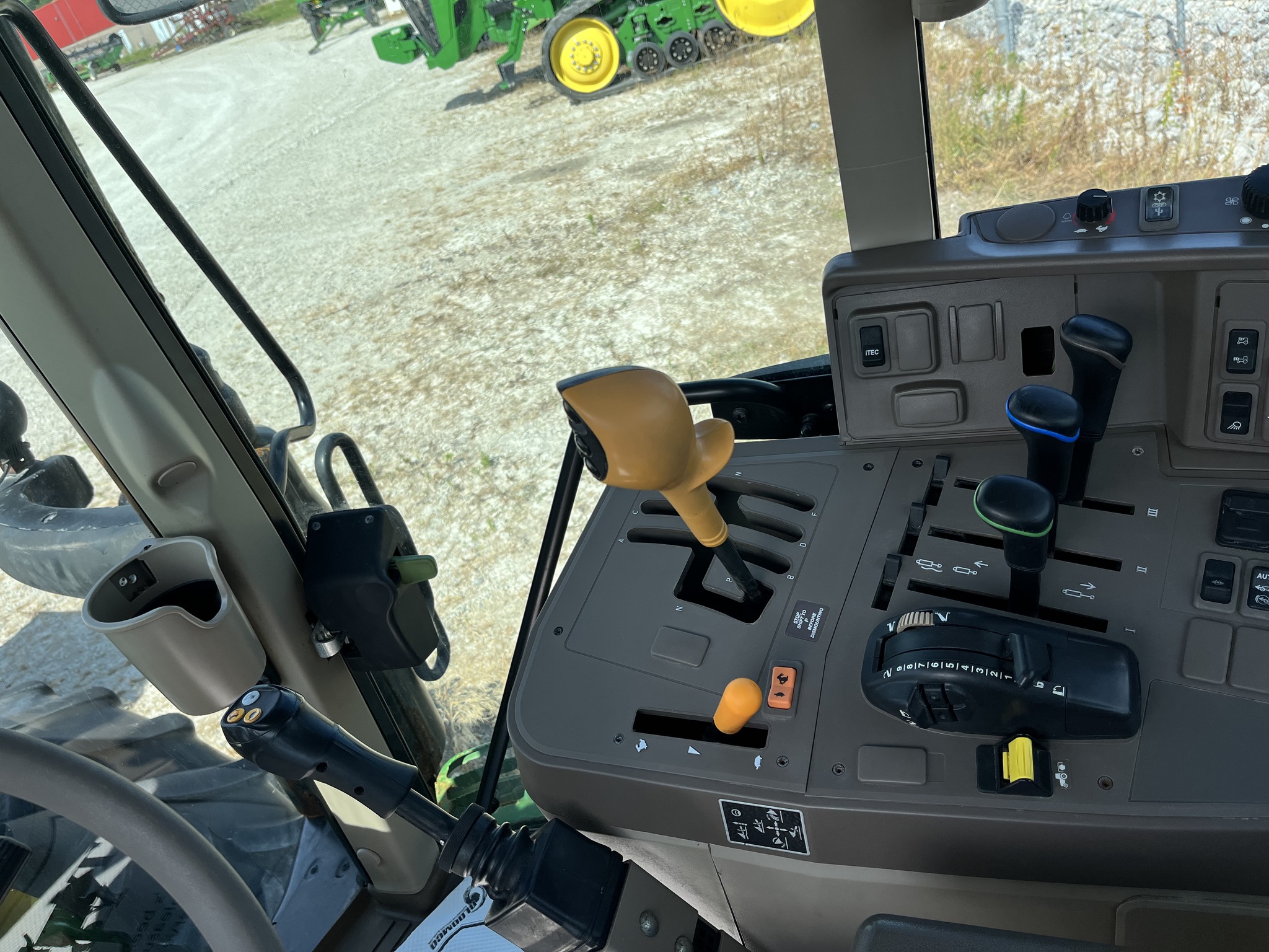 2018 John Deere 6110M Image 19