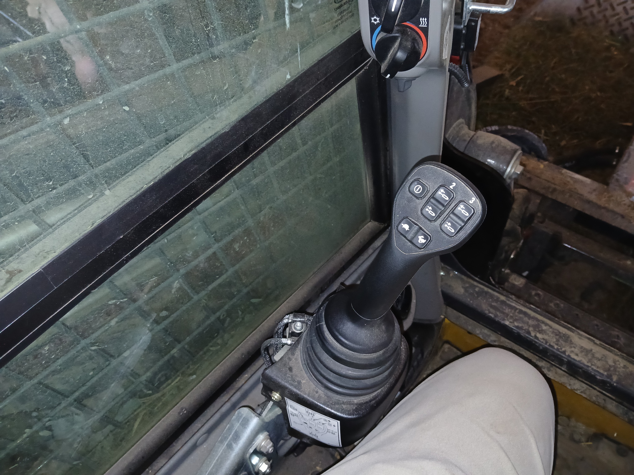 2024 New Holland C330 Image 13
