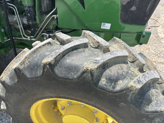 Photo of 2023 John Deere 6105E