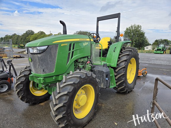 Photo of 2023 John Deere 6105E