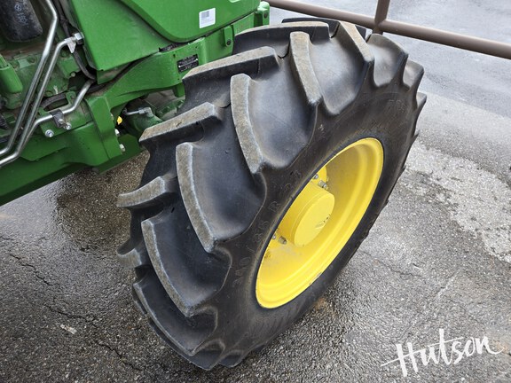 Photo of 2023 John Deere 6105E