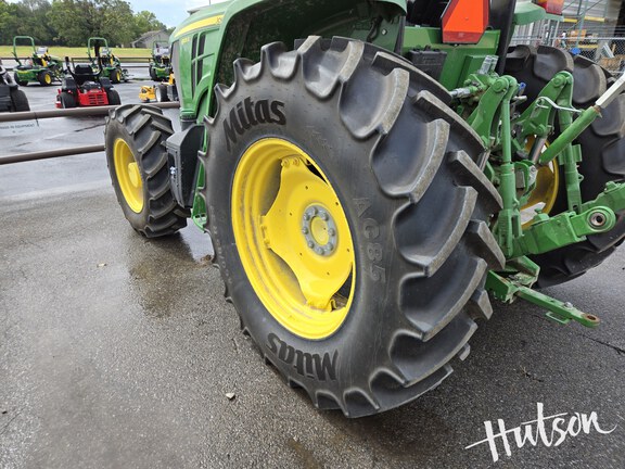 Photo of 2023 John Deere 6105E