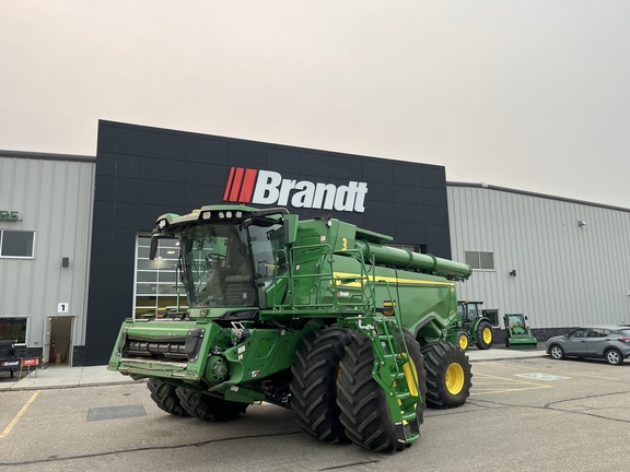 Photo of a 2025 John Deere X9 1000