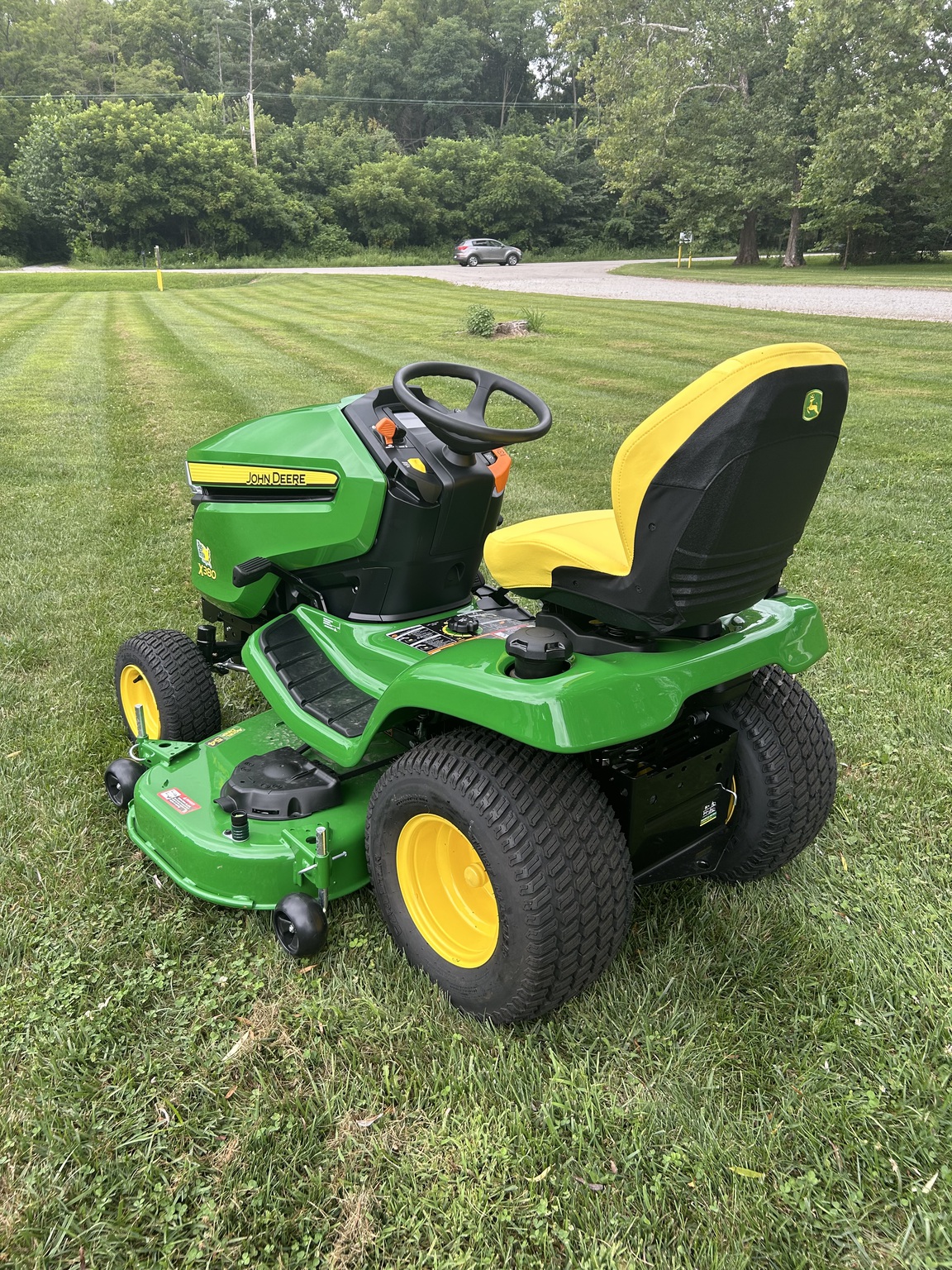 2025 John Deere X380 Image 3