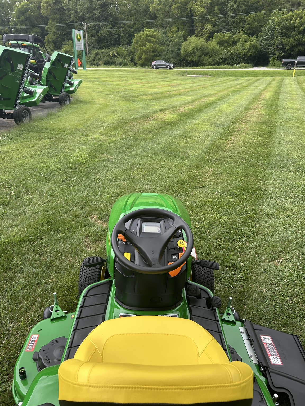 2025 John Deere X380 Image 5