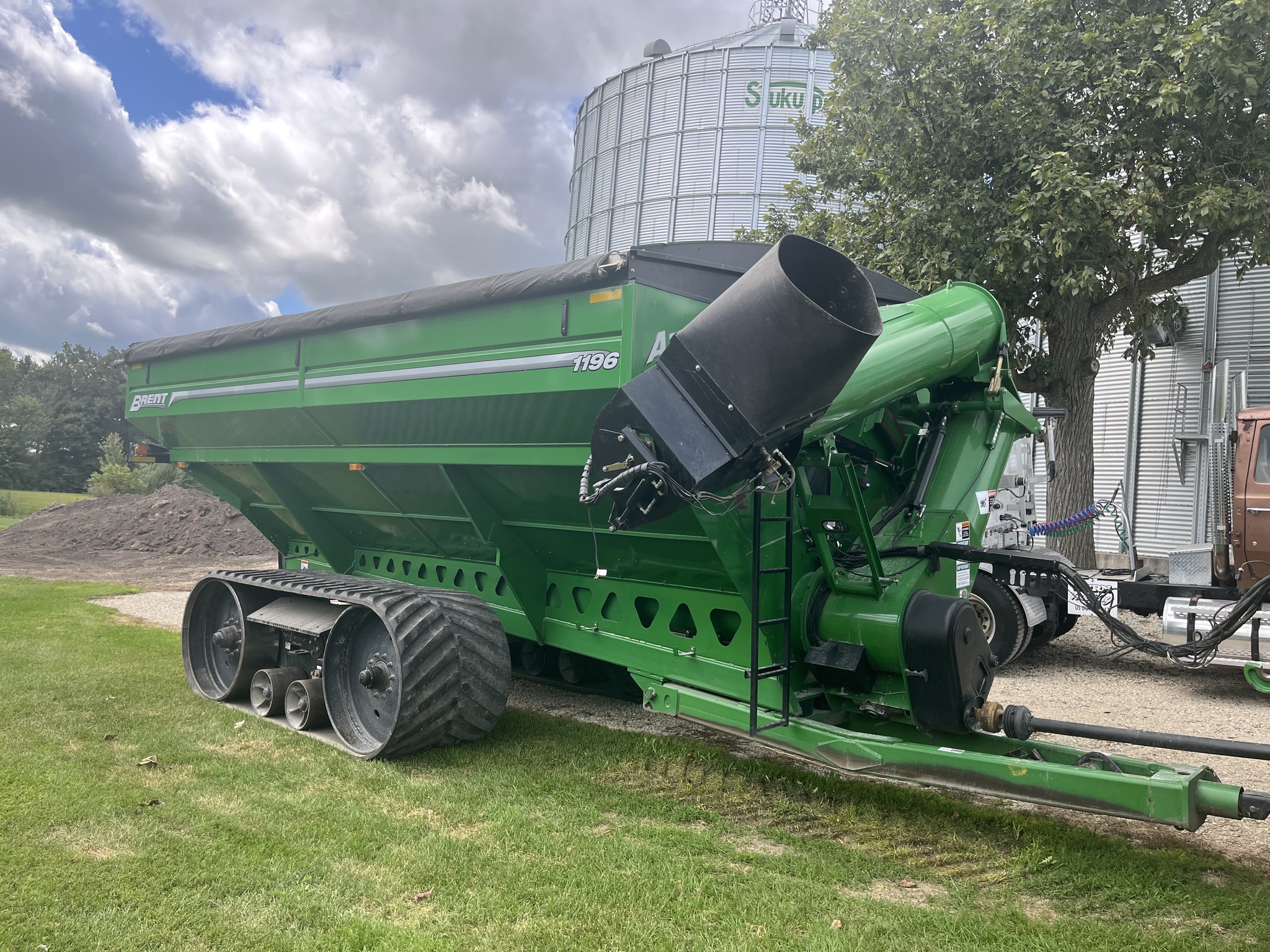  2015 Brent 1196 at Heritage Tractor in Mendota, IL