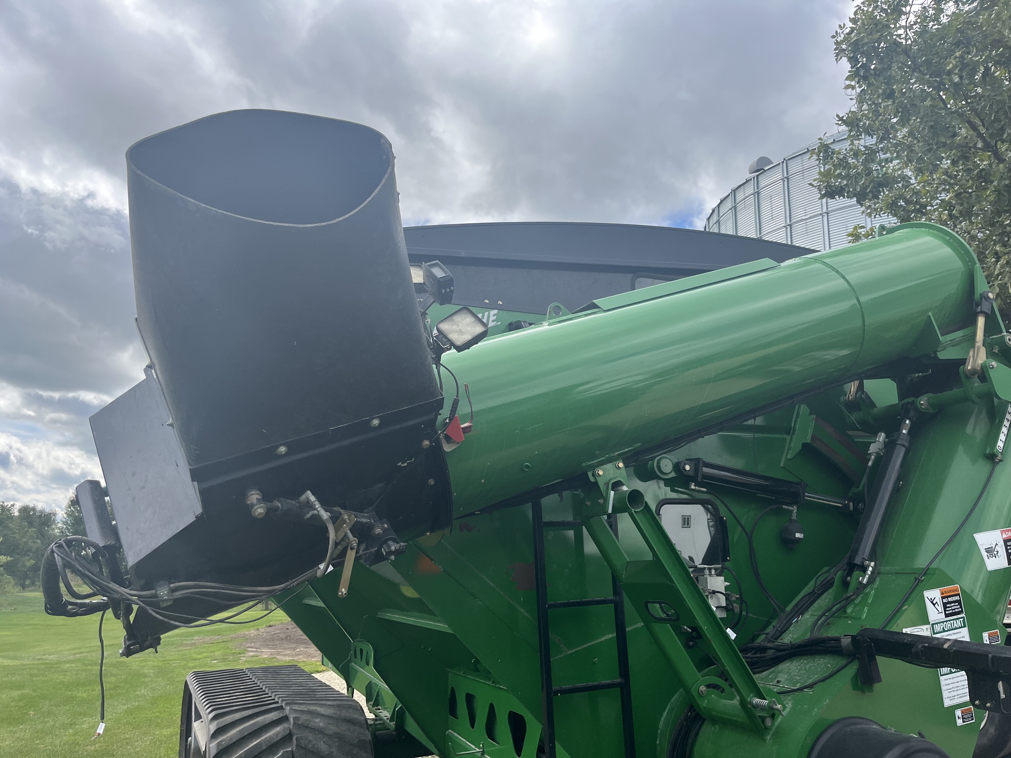  2015 Brent 1196 at Heritage Tractor in Mendota, IL