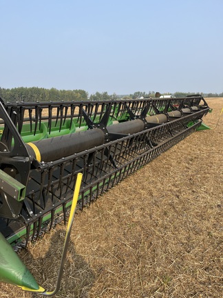 Used 2022 John Deere 730D Combine Platforms at Horizon Ag & Turf in Mayerthorpe, AB - Photo2