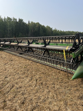 Used 2022 John Deere 730D Combine Platforms at Horizon Ag & Turf in Mayerthorpe, AB - Photo6