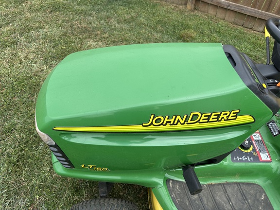 Photo of 2004 John Deere LT160