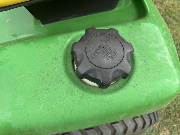 Photo of 2004 John Deere LT160