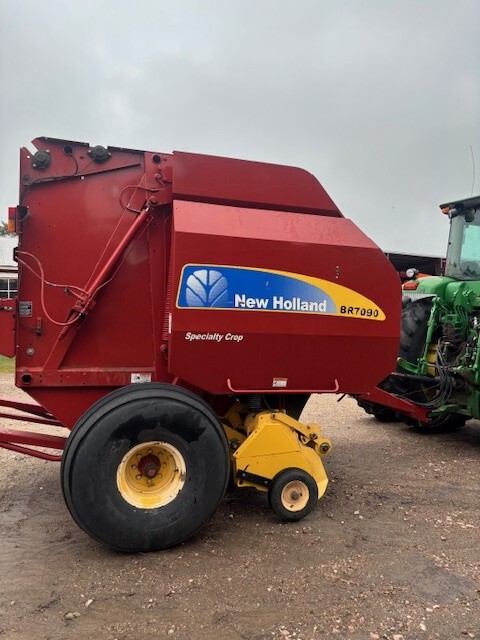 2012 New Holland BR7090 Image 2