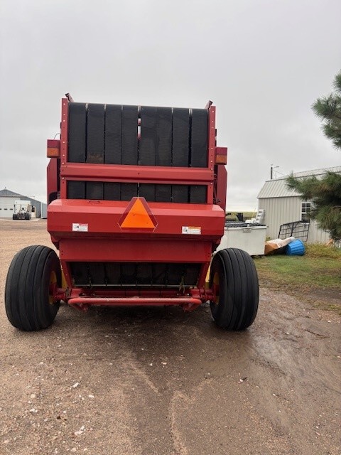 2012 New Holland BR7090 Image 4
