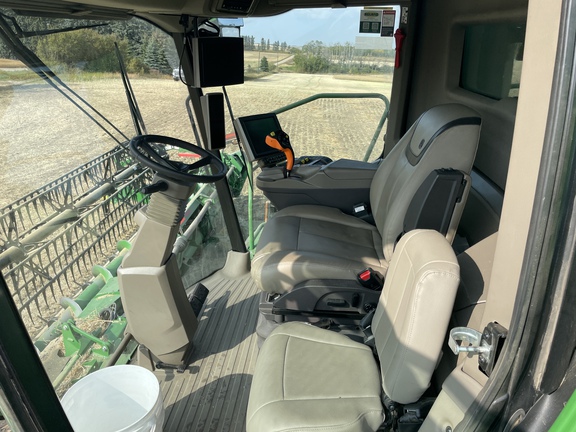 Used 2022 John Deere X9 1000 Combines at Horizon Ag & Turf in Vermilion, AB - Photo7