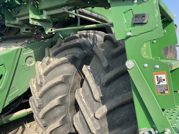 Used 2022 John Deere X9 1000 Combines at Horizon Ag & Turf in Vermilion, AB - Photo6