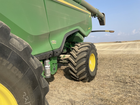 Used 2022 John Deere X9 1000 Combines at Horizon Ag & Turf in Vermilion, AB - Photo3