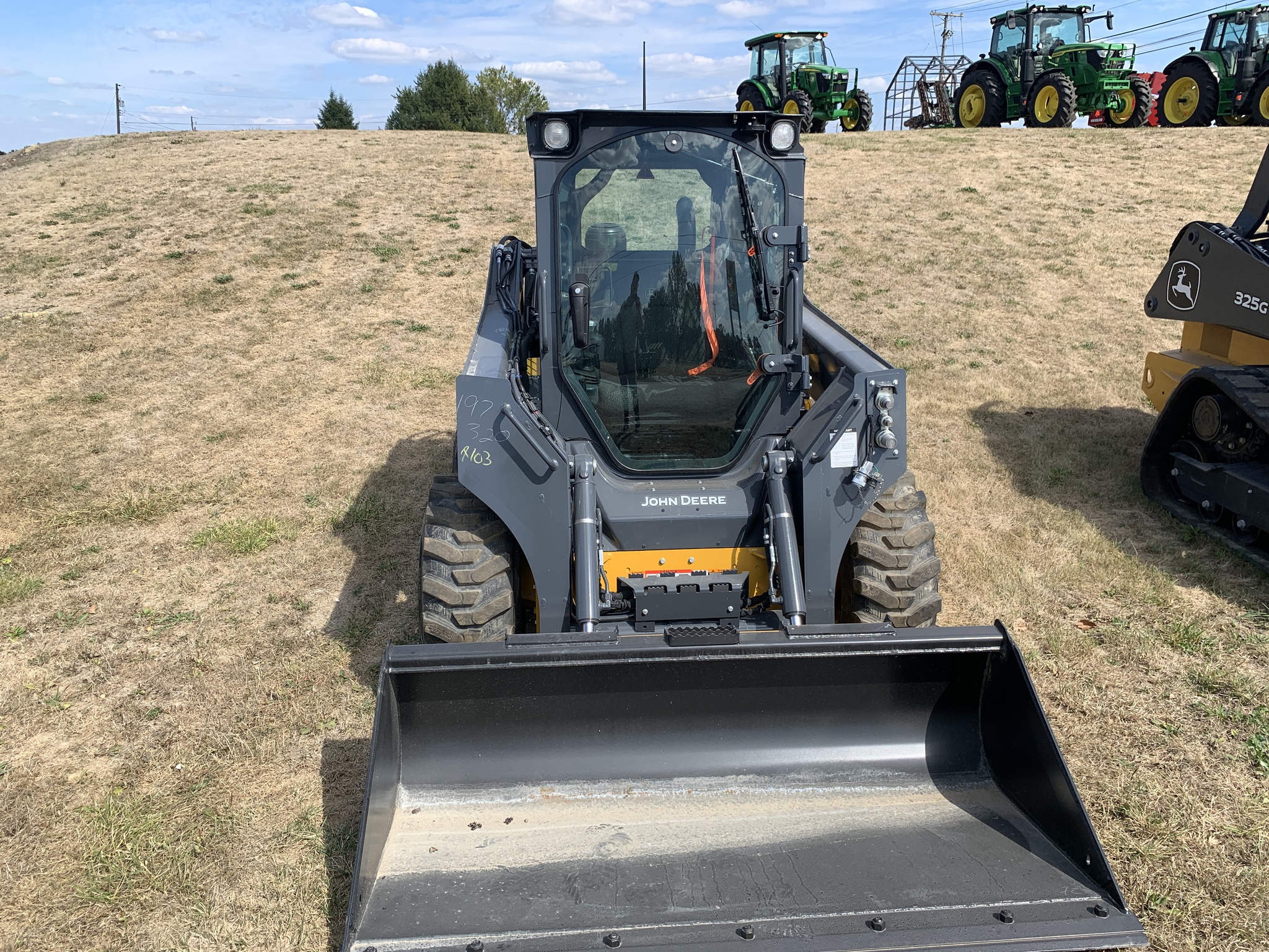 2025 John Deere 320G Image 9