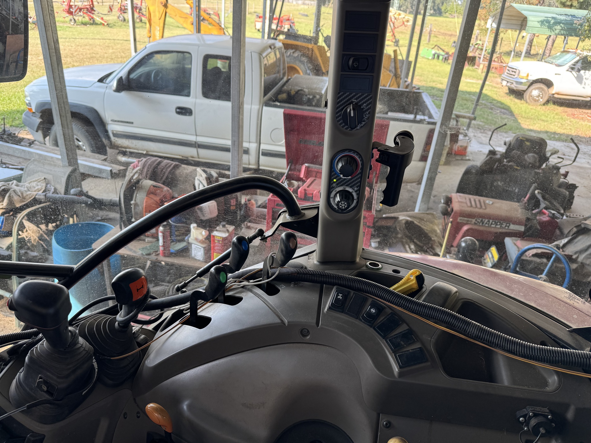 2020 Case IH Farmall 120A Image 8
