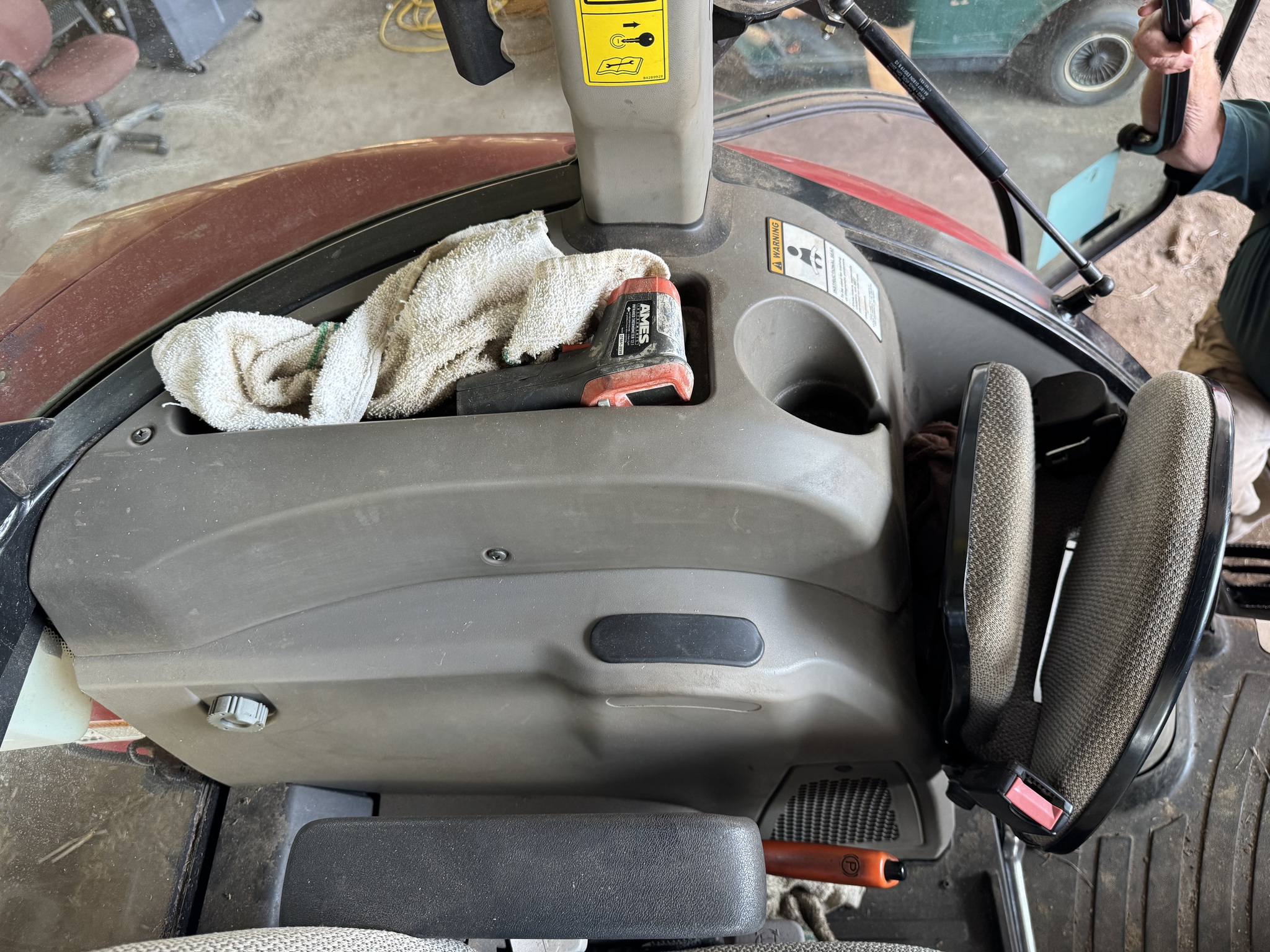 2020 Case IH Farmall 120A Image 9