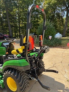 2017 John Deere 1025R Image 5