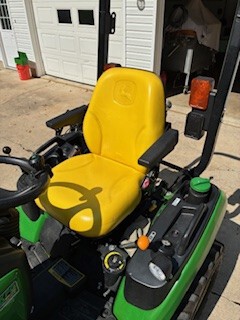 2017 John Deere 1025R Image 6