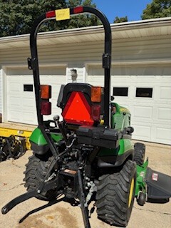 2017 John Deere 1025R Image 4