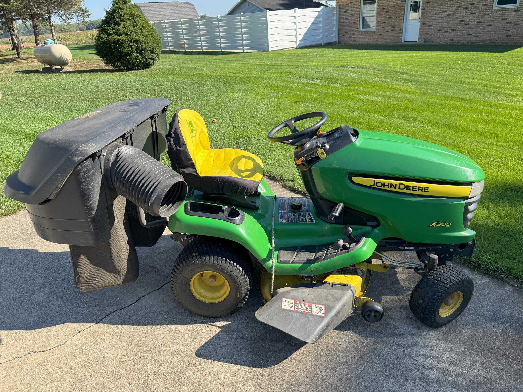 2012 John Deere X300 Image 5