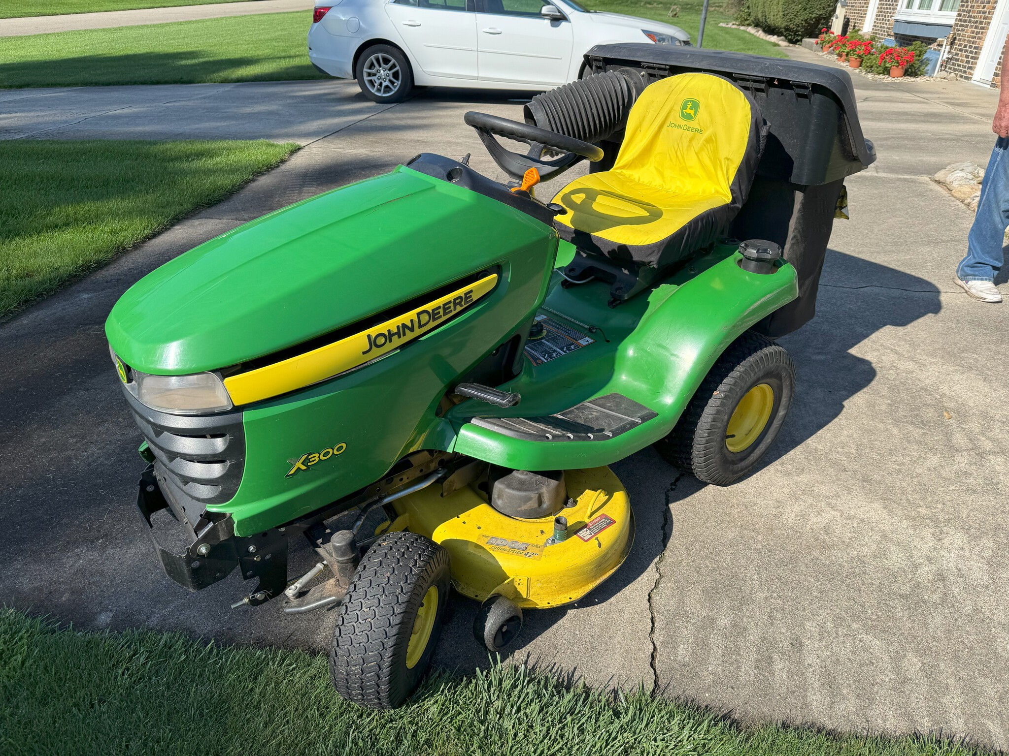 2012 John Deere X300 Image 1