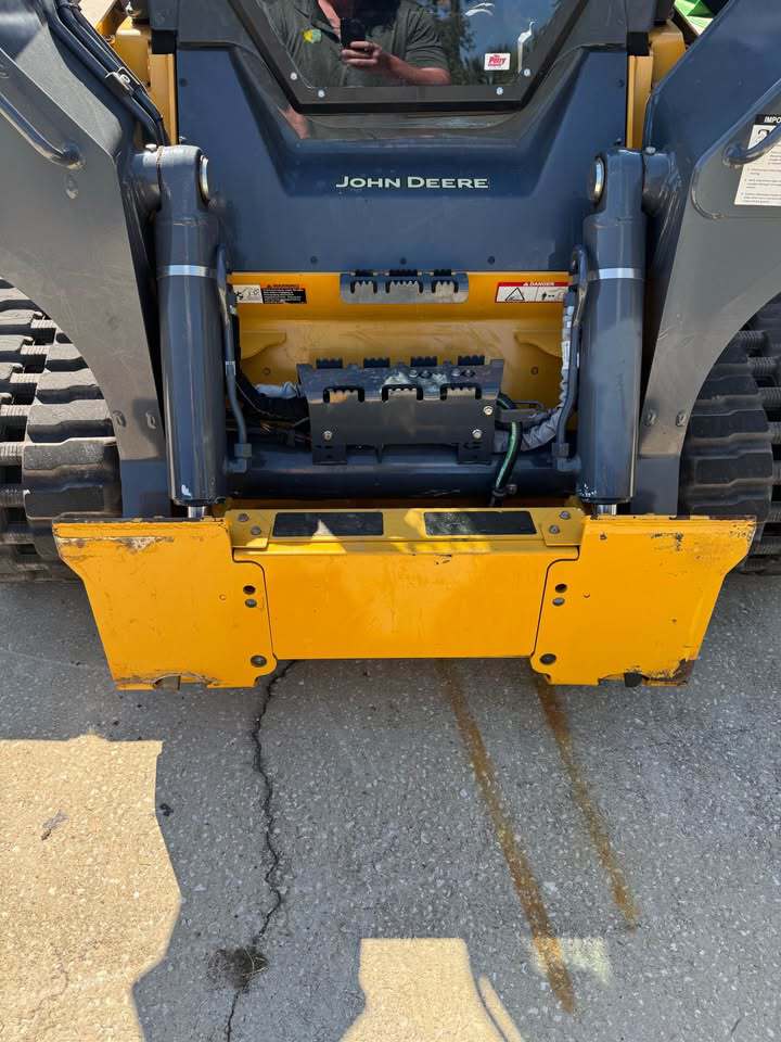 2023 John Deere 333G Image 3
