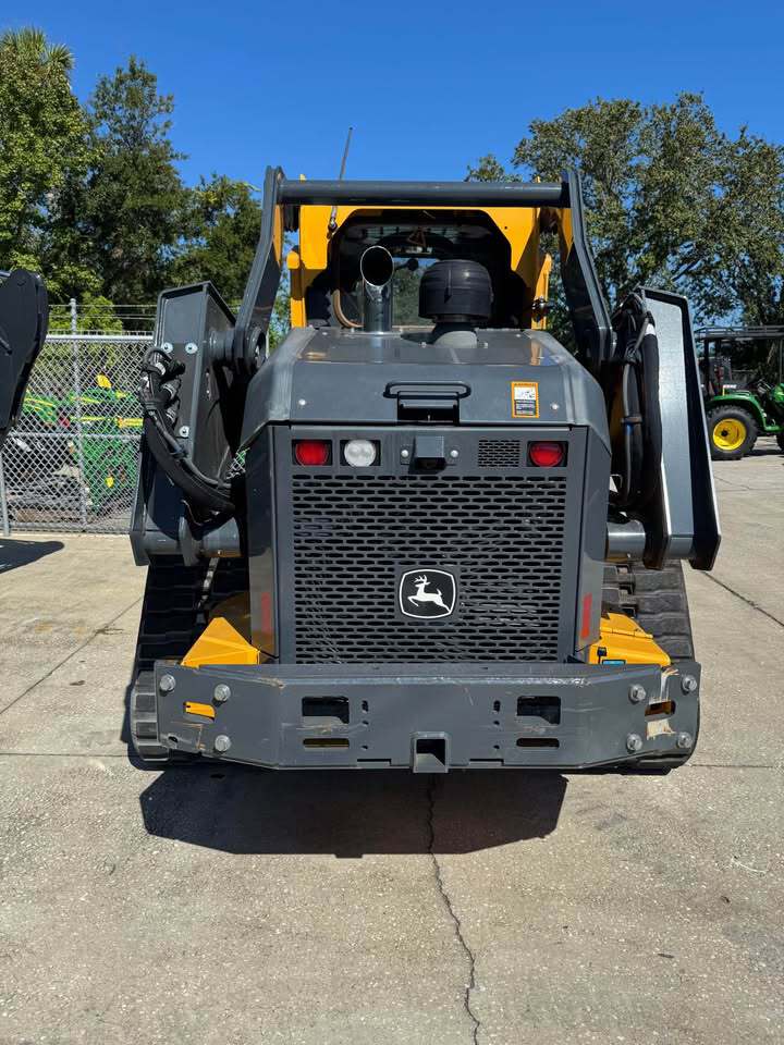 2023 John Deere 333G Image 8