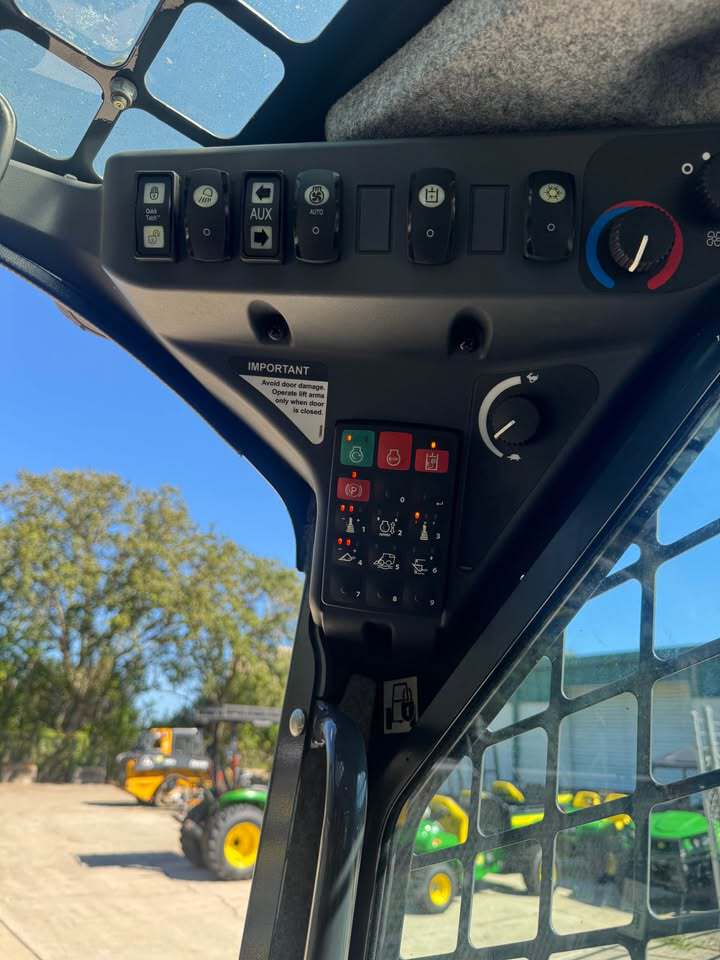 2023 John Deere 333G Image 13