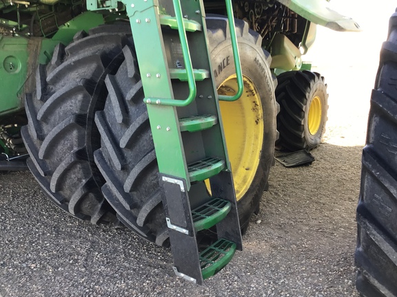 Used 2025 John Deere X9 1000 Combines at Horizon Ag & Turf in Lloydminster, AB - Photo11