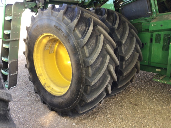 Used 2025 John Deere X9 1000 Combines at Horizon Ag & Turf in Lloydminster, AB - Photo20